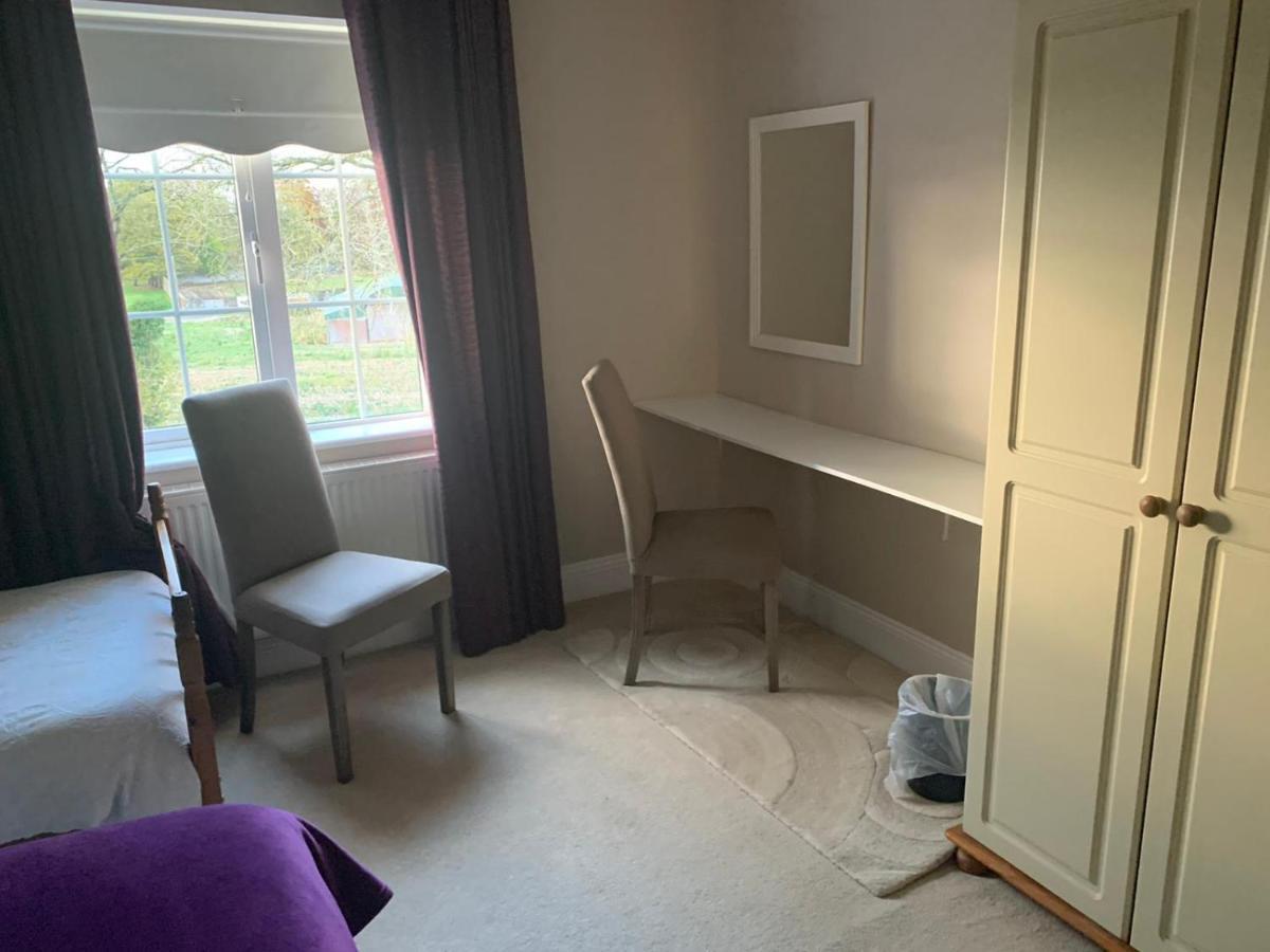 The Curragh Country House Accommodation นิวบริดจ์ ภายนอก รูปภาพ
