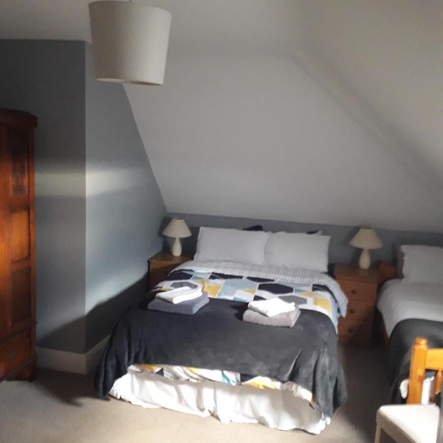 The Curragh Country House Accommodation นิวบริดจ์ ภายนอก รูปภาพ