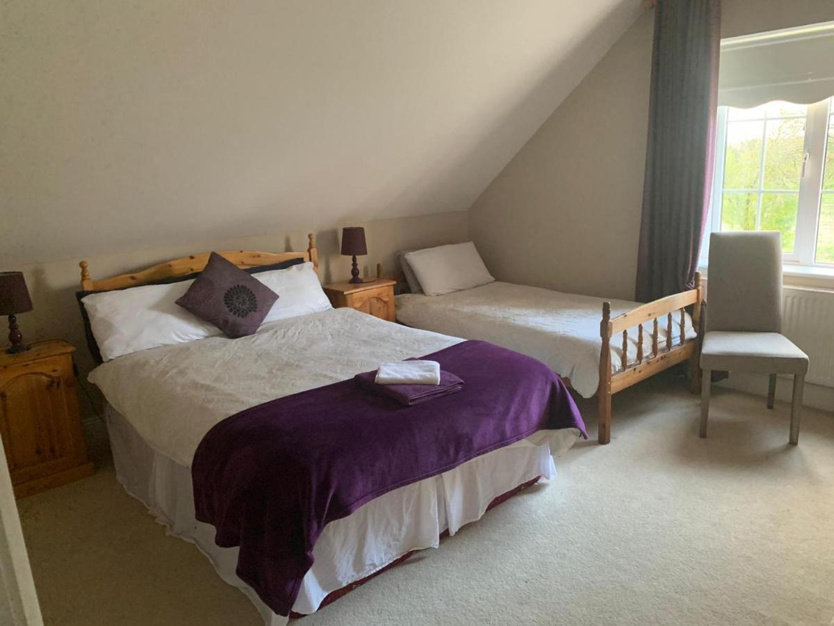 The Curragh Country House Accommodation นิวบริดจ์ ภายนอก รูปภาพ