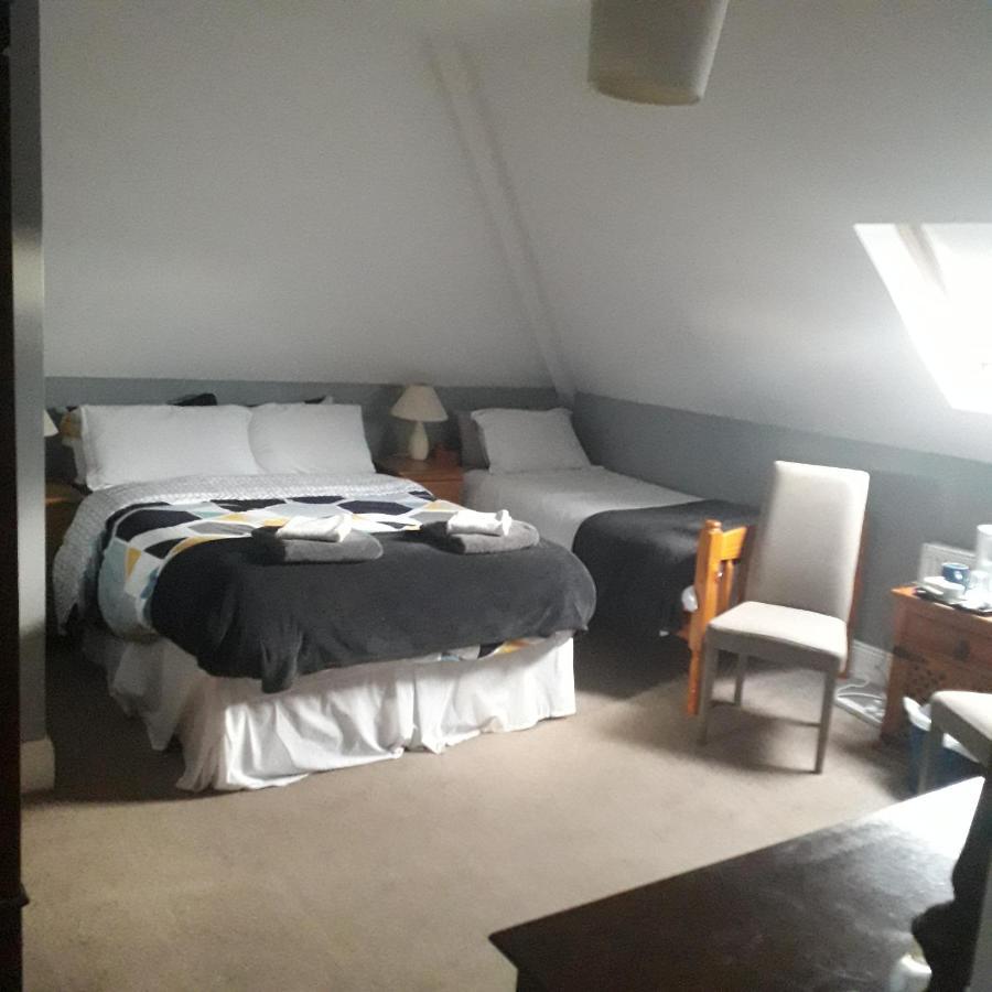 The Curragh Country House Accommodation นิวบริดจ์ ภายนอก รูปภาพ