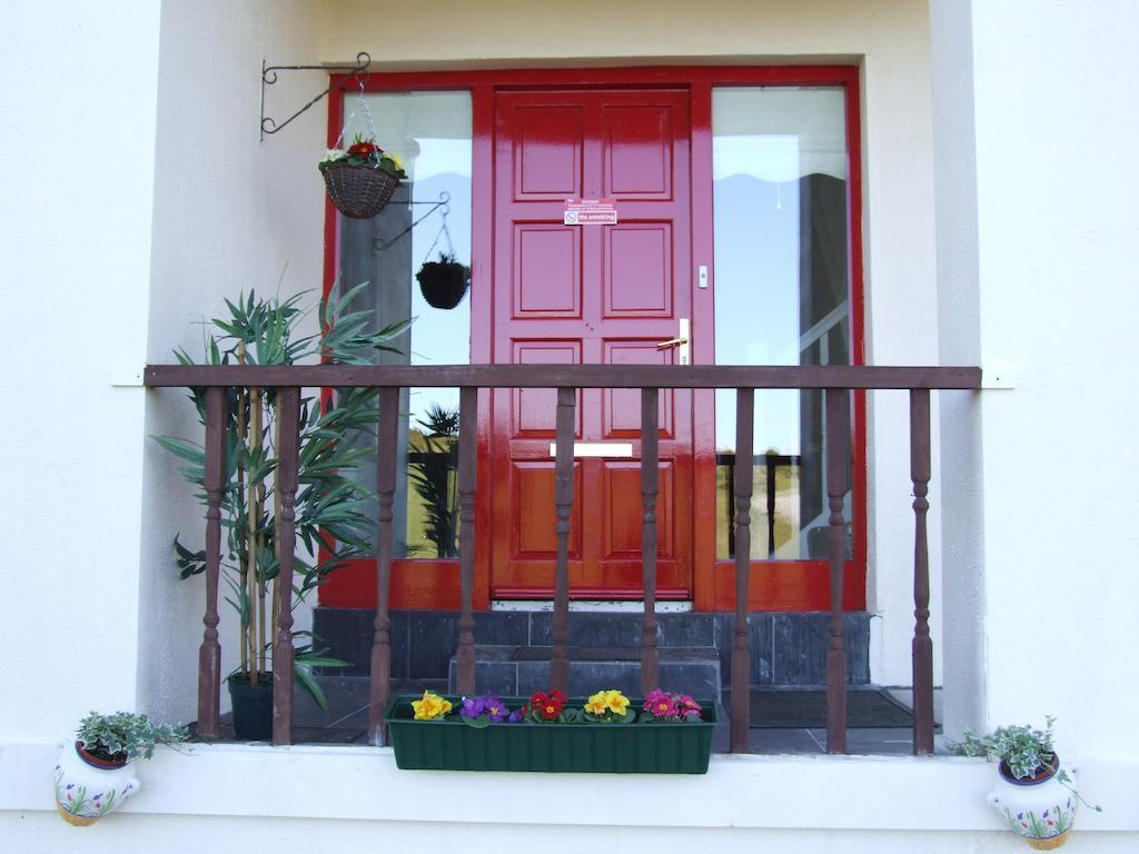 The Curragh Country House Accommodation นิวบริดจ์ ภายนอก รูปภาพ